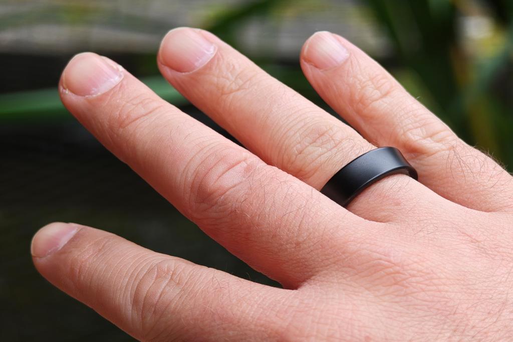 Samsung Galaxy Ring review on hand