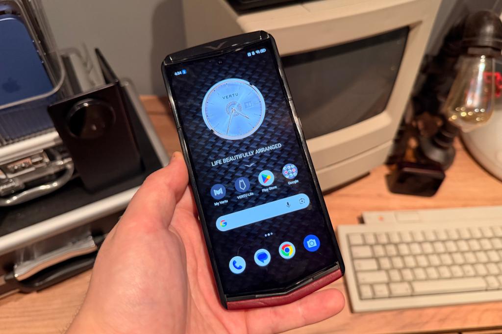 Vertu Agent Q Display and Speakers