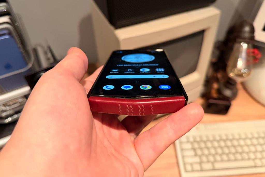 Vertu Agent Q leather design