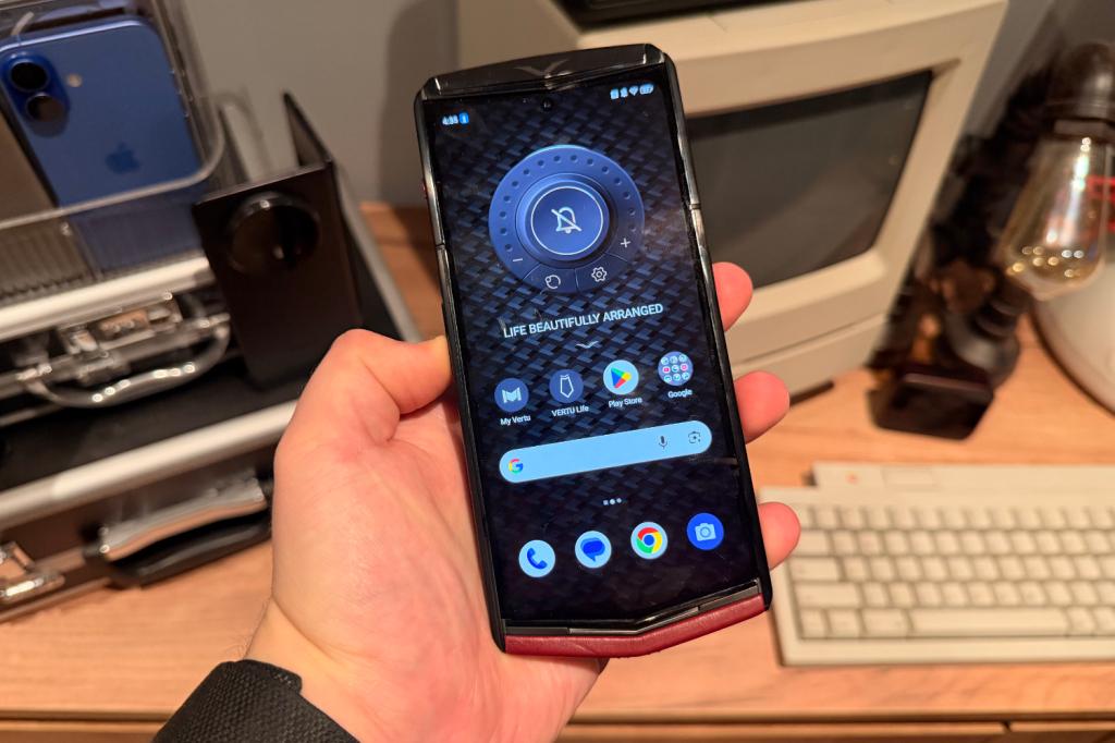 Vertu Agent Q volume controls