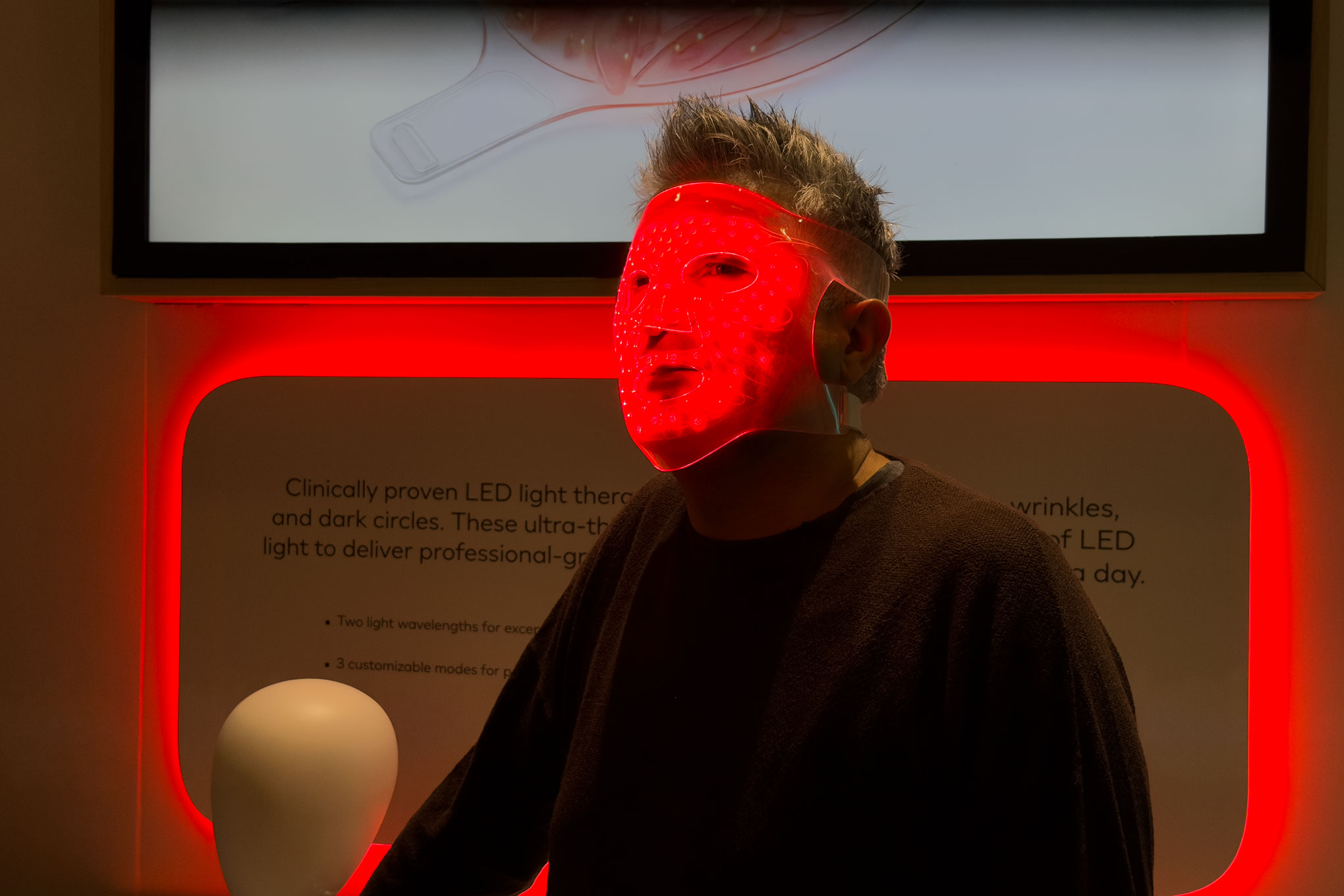 I wasn’t able to wear the mask myself for sanitary reasons, but here’s L’Oréal’s Guive Balooch modeling it for us.