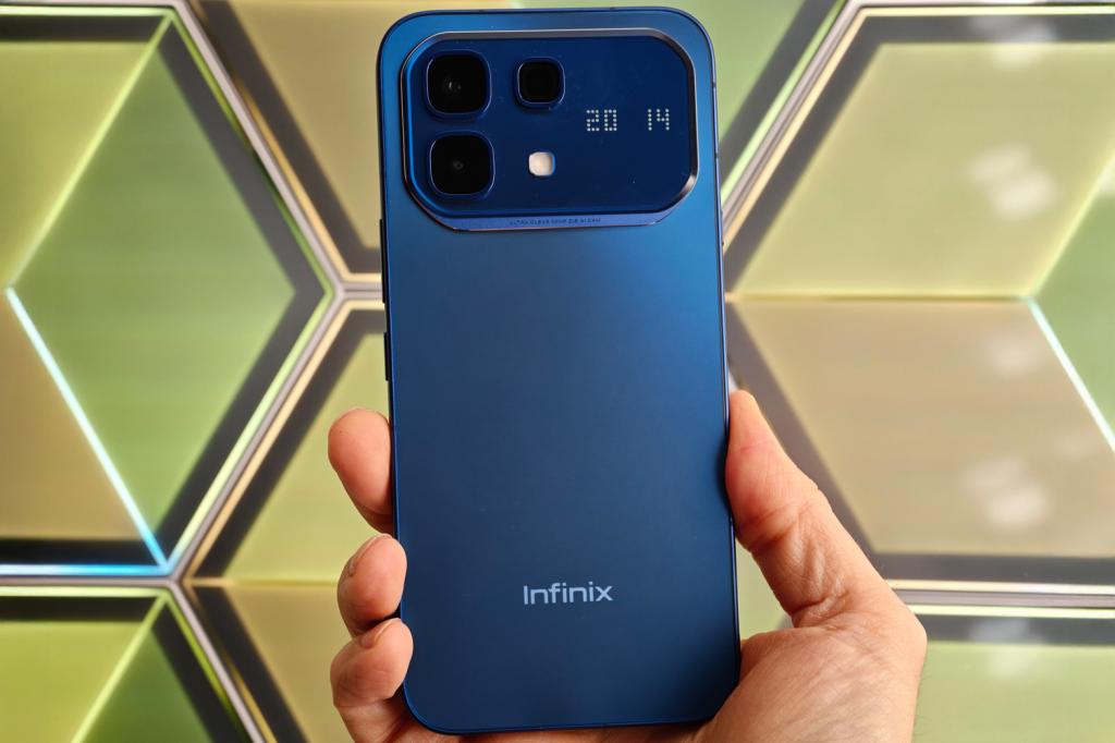 Infinix Note 60 Pro hands-on in hand