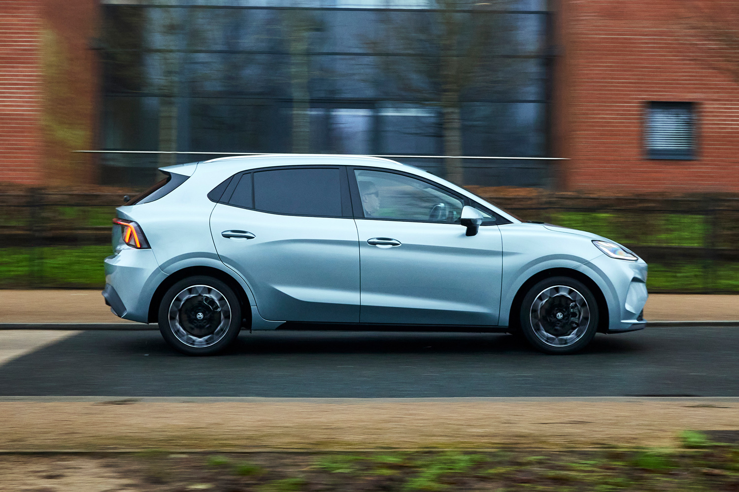 MG4 Urban drive side pan