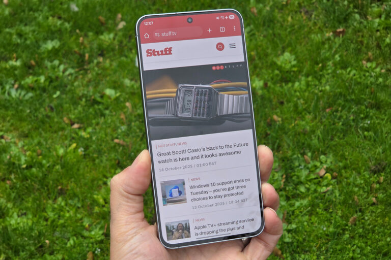 Save $200 on the Samsung Galaxy S25 FE on Presidents’ Day