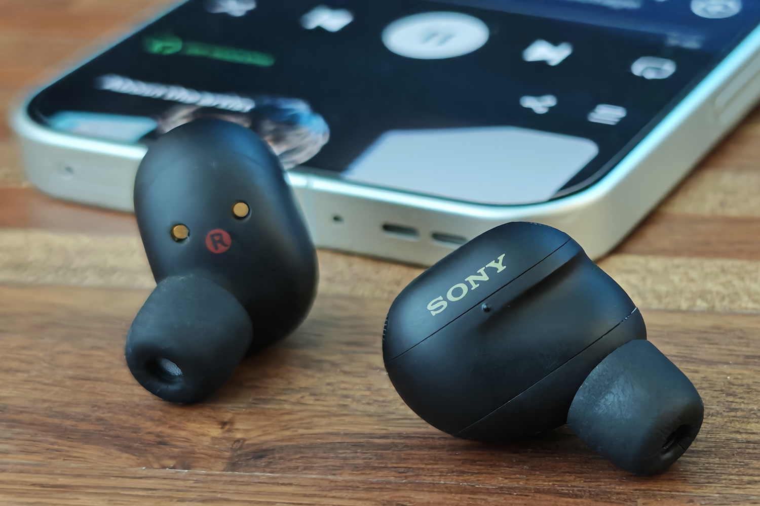 Sony WF1000-XM6 review listening 1