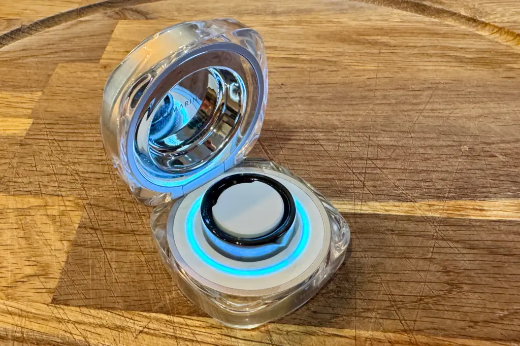 Luna Ring 2 on table