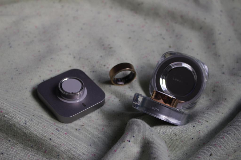 Smart rings on fabric