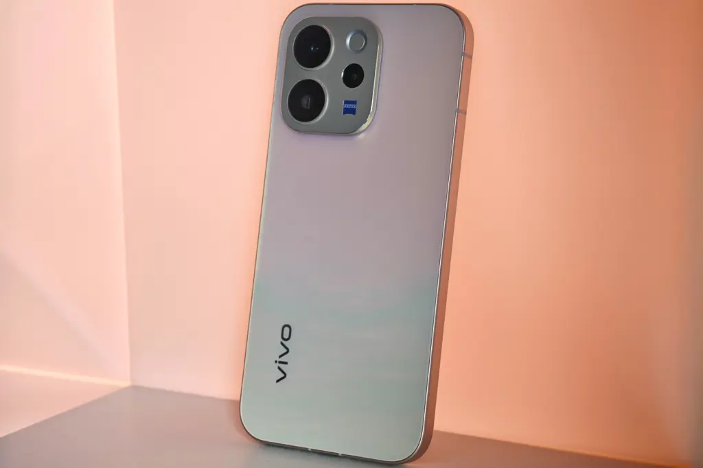 Vivo V70 hands-on initial verdict