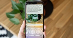 Apple will reportedly allow other AI chatbots to plug into Siri