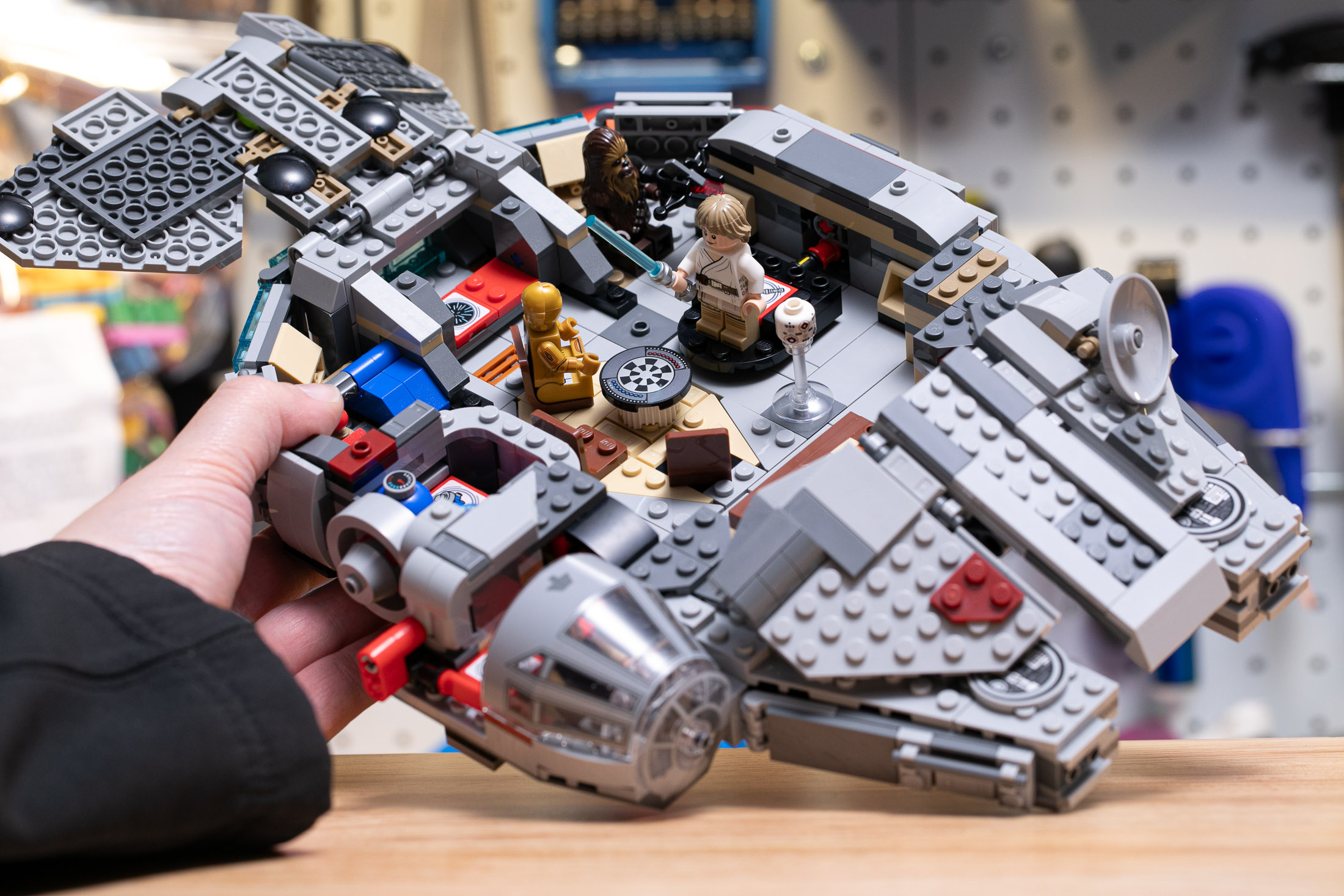 The $100 Millennium Falcon set comes with no Smart Bricks.