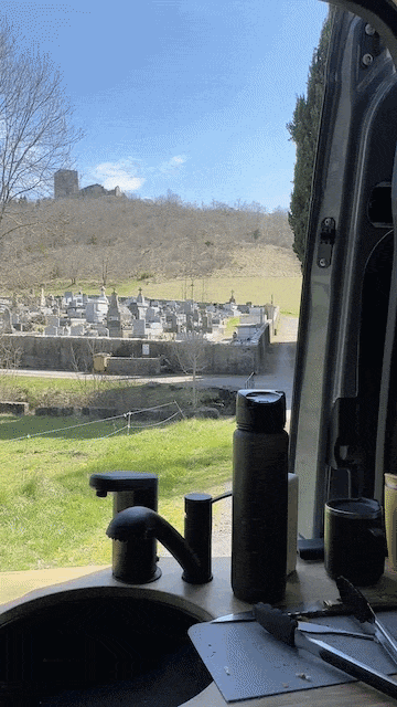 With the LinkPower 2 battery attached, I can put the Starlink Mini over 50 meters away when I’m parked in the shade.