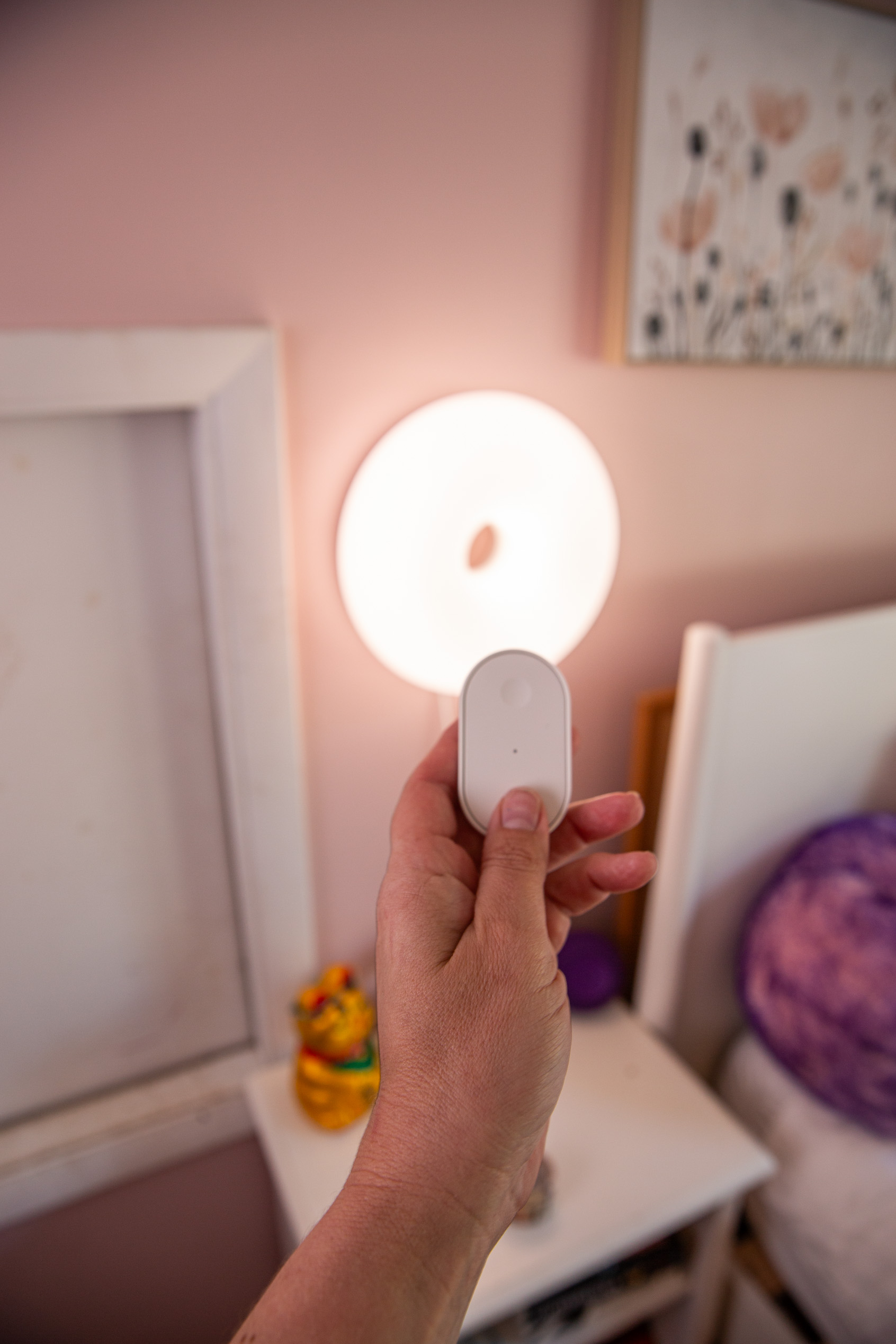 The Bilresa remote works out of the box to control the lamp and offers additional features when integrated with a smart home platform.