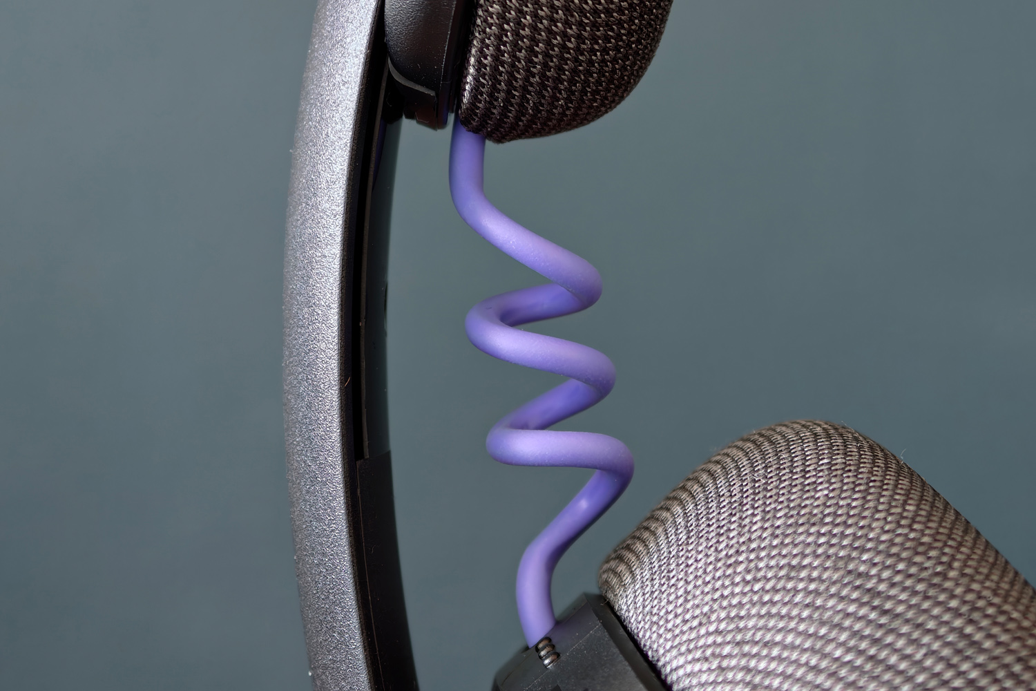 Logitech G325 Lightspeed review cable