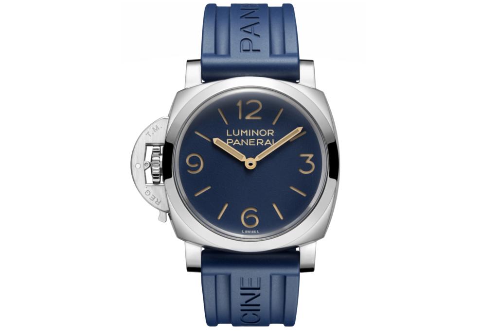 Luminor Destro PAM01732 on white background