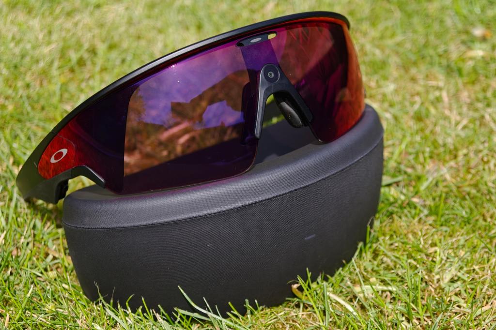 Oakley Meta Vanguard review on case