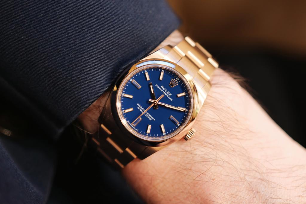 Oyster Perpetual 34 – Everose gold, blue stone lacquer dial on wrist