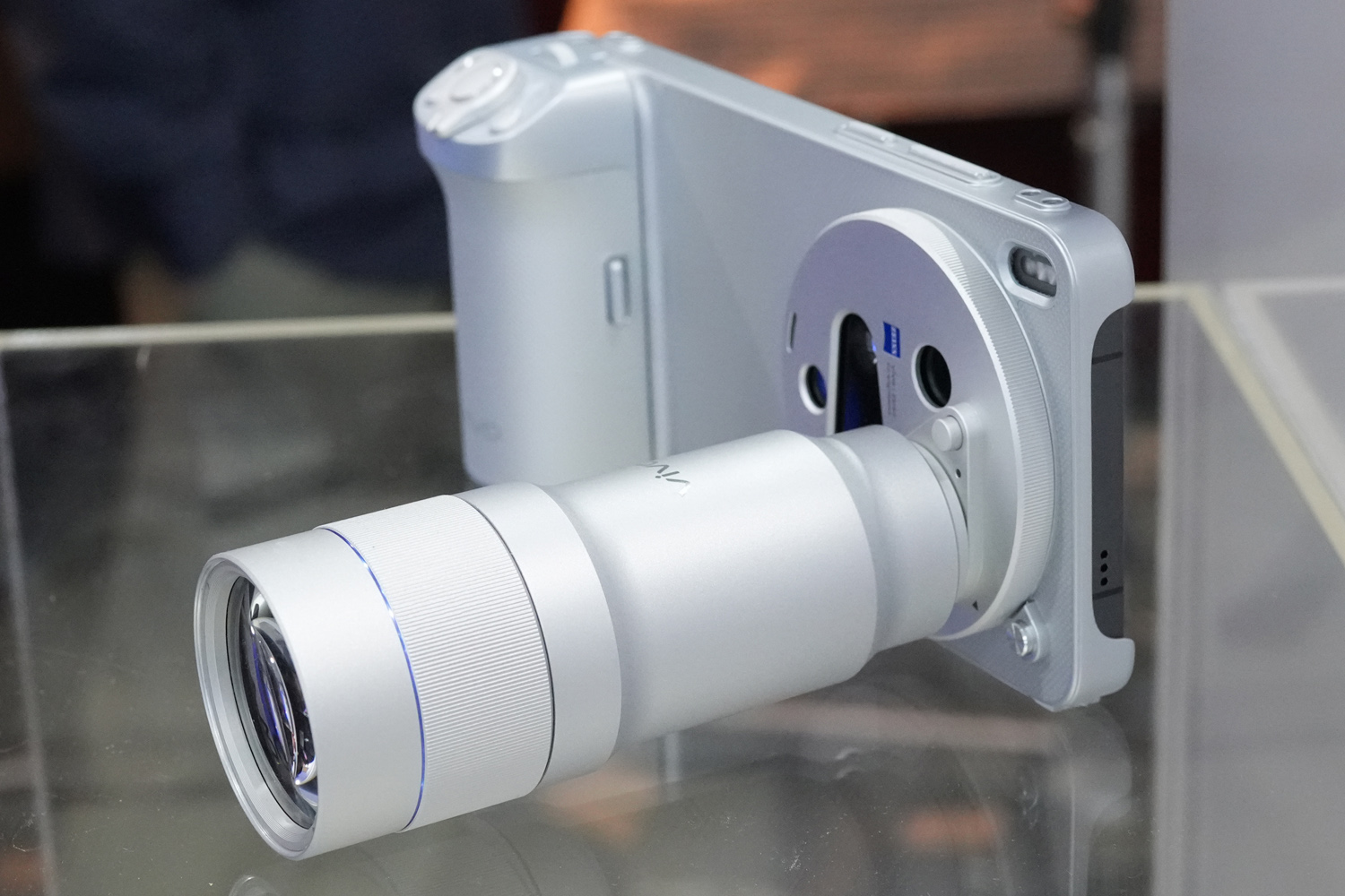 Vivo x300 Ultra hands-on pics case