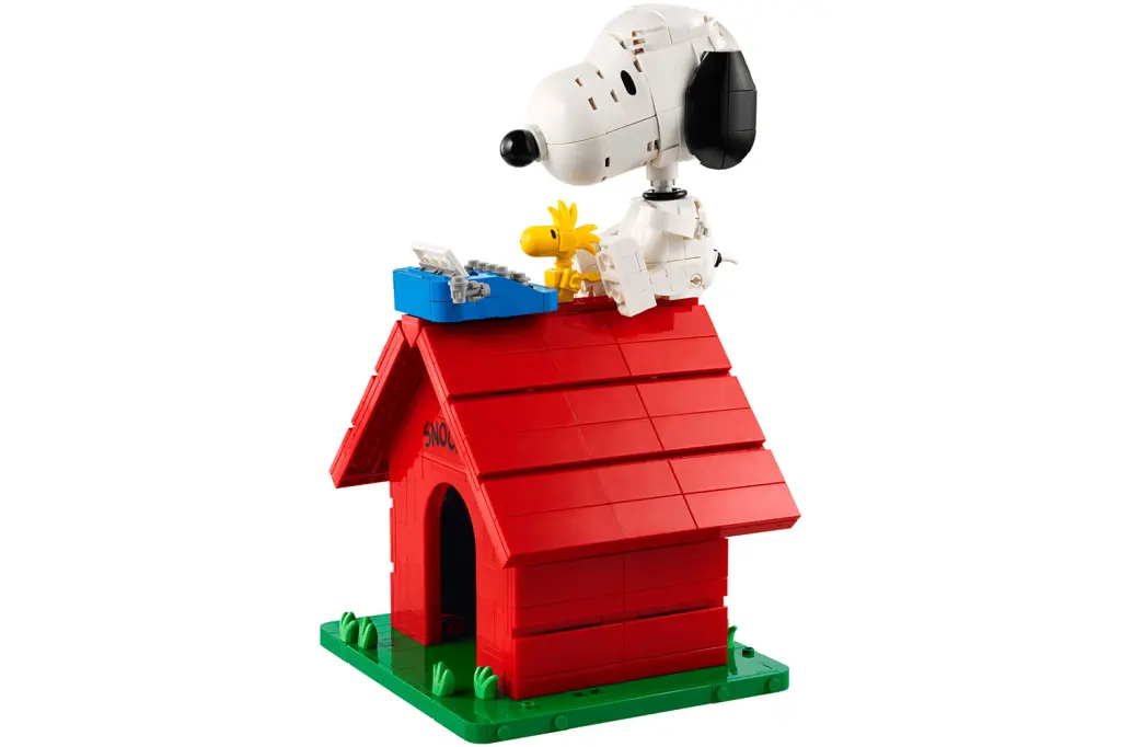 Lego Peanuts Snoopy Doghouse