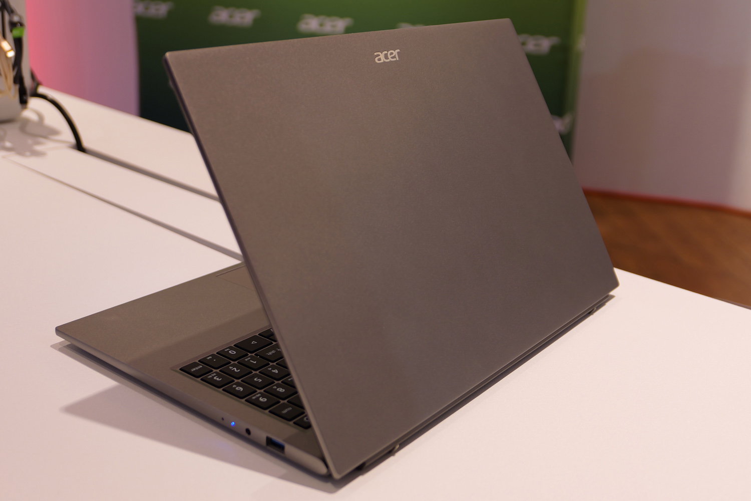 Acer Aspire Go 15 hands-on lid