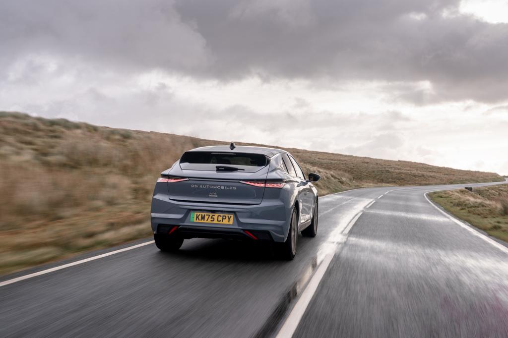 DS No 4 E-Tense drive 2026 tracking rear
