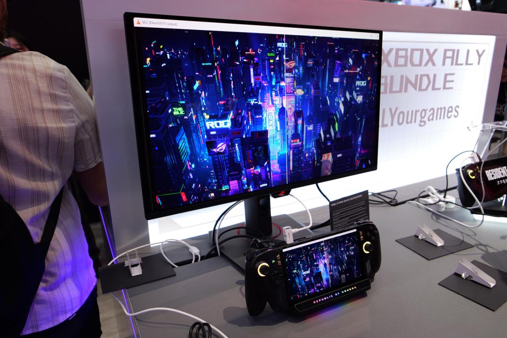 Asus Xbox ROG Ally x20 hands-on video output