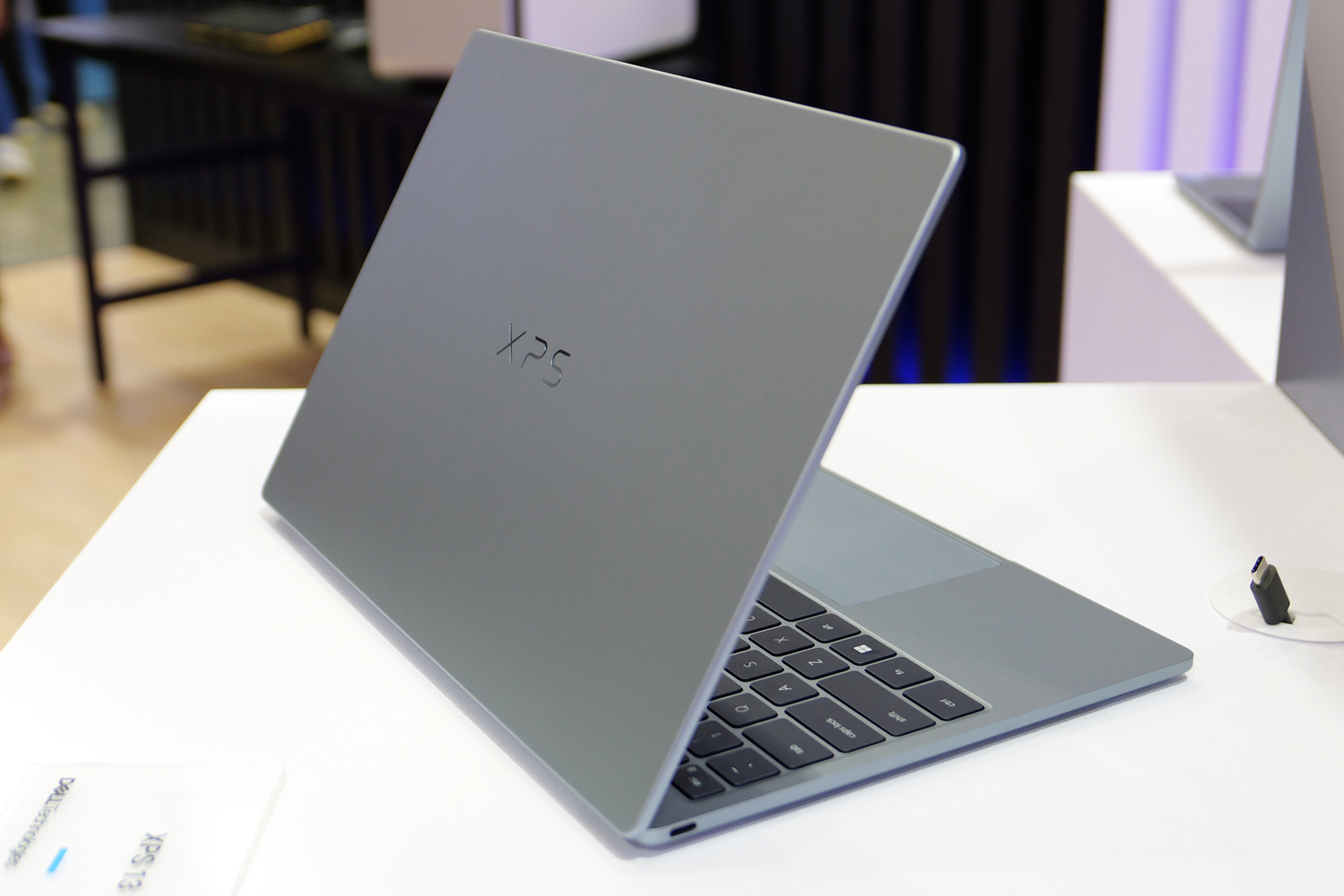 Dell XPS 13 2026 hands-on lid