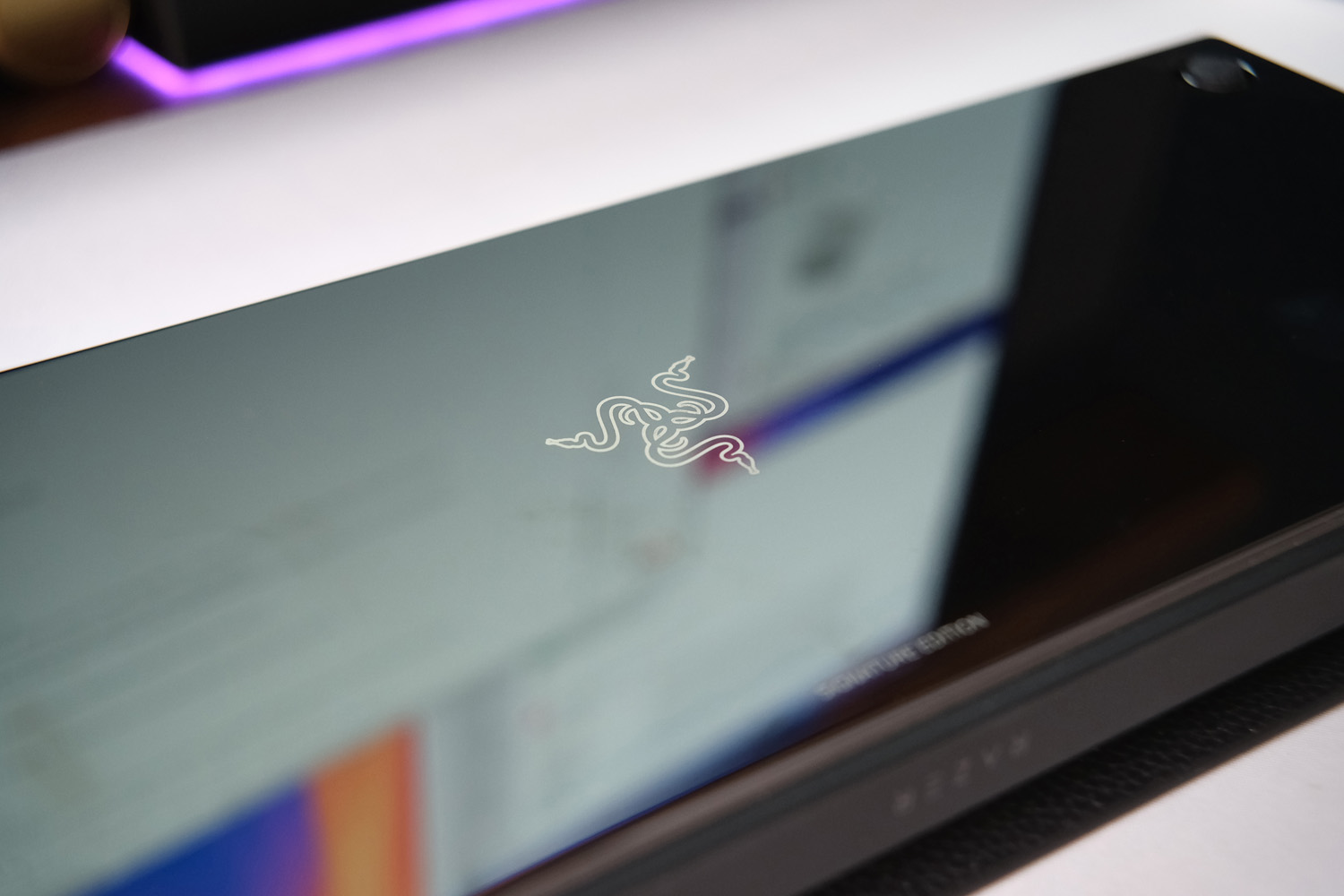 Razer Huntsman Signature Edition review mirror finish
