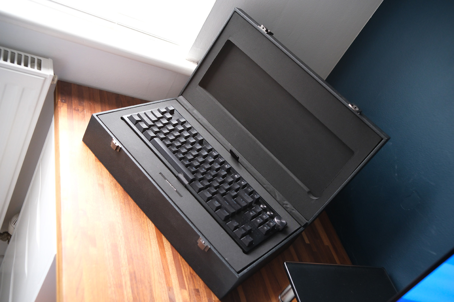 Razer Huntsman Signature Edition review presentation case