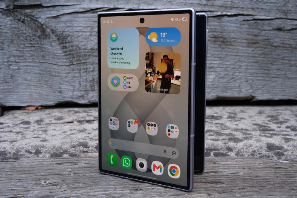 Samsung Galaxy Z Fold8 review front