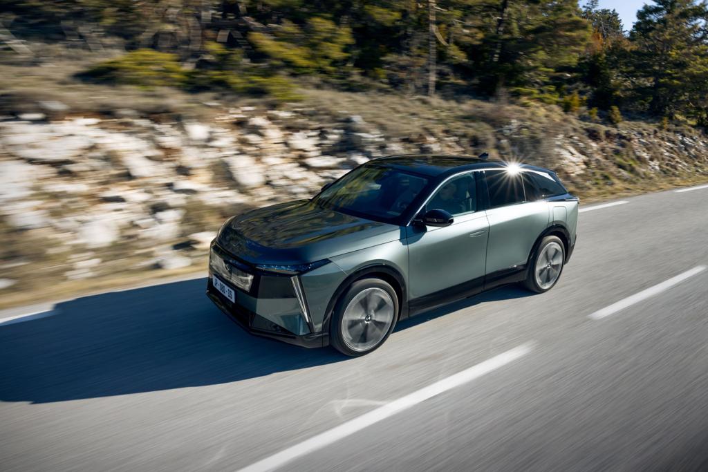 DS No7 E-Tense 2026 drive tracking side