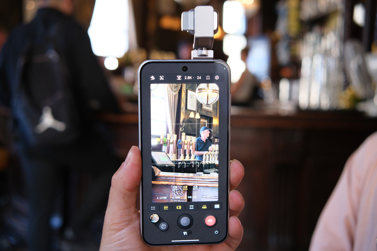 Honor Robot Phone hands-on ARRI video