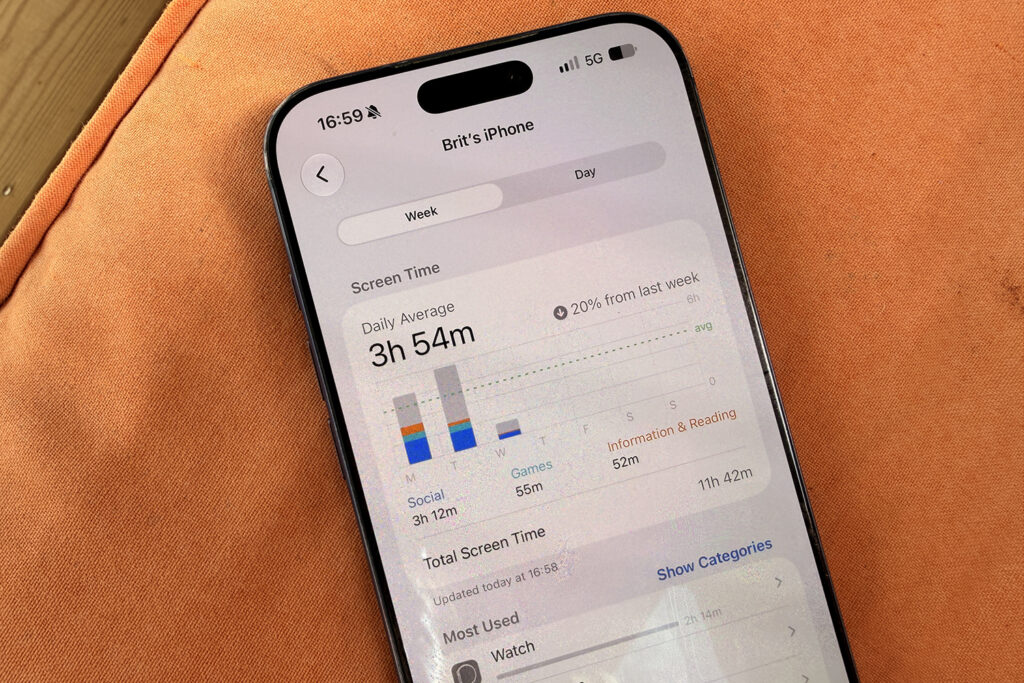 8 essential ways to reduce screen time and deal with tech overstimulation