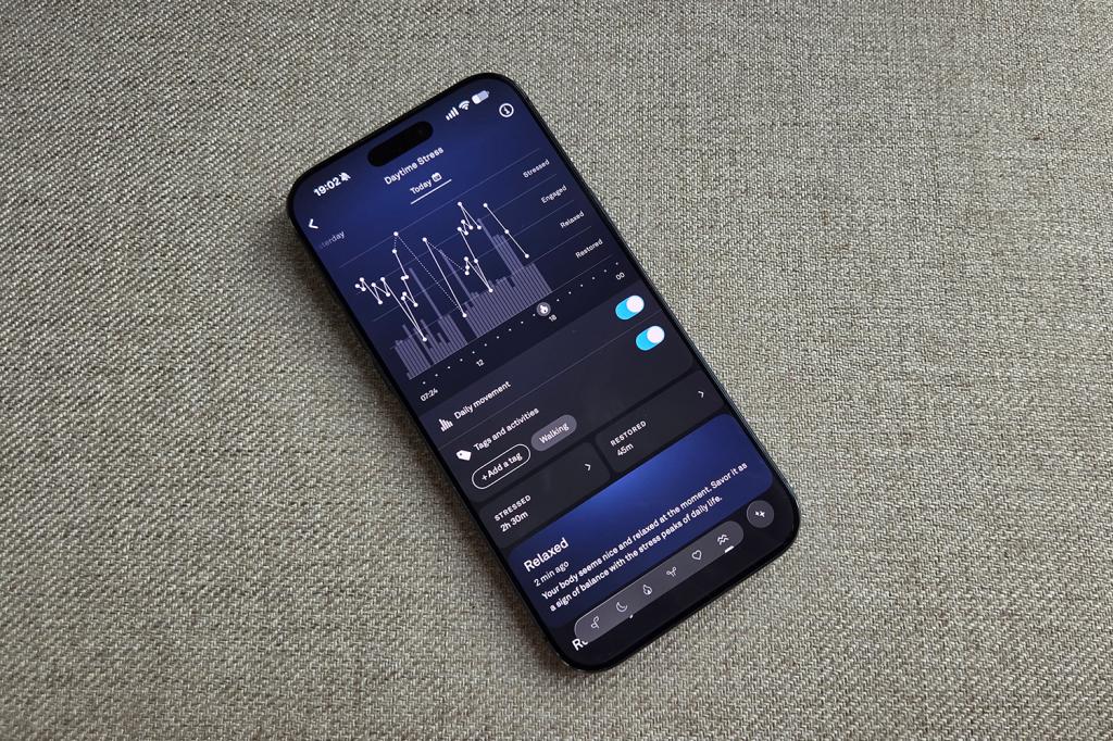 What smart rings track and Oura key features