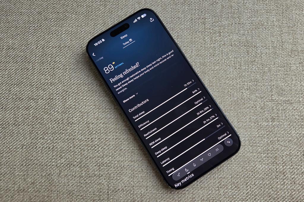 What smart rings track and Oura key features
