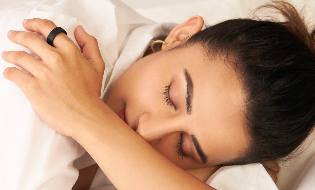 Woman asleep wearing Ultrahuman Ring Air