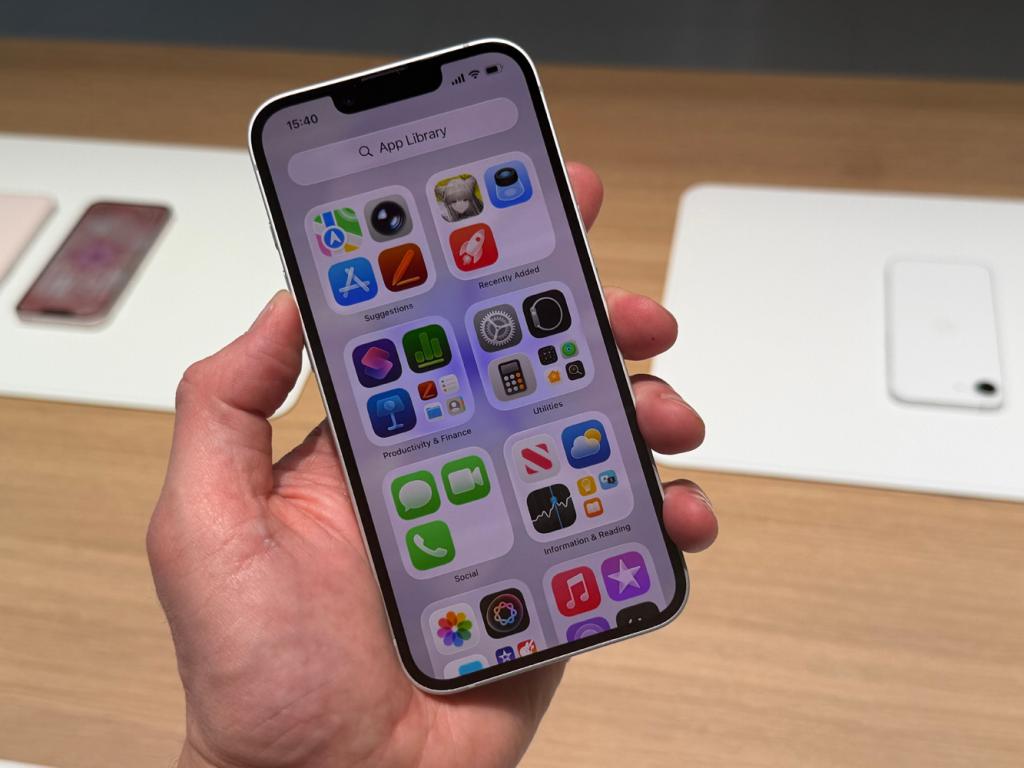 Apple iPhone 17e hands on