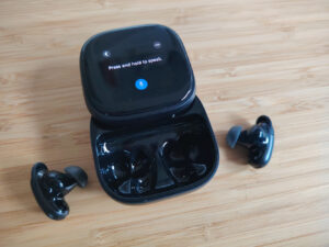 I tried these earbuds that take notes in 100 languages in a bid to become a boardroom boss
