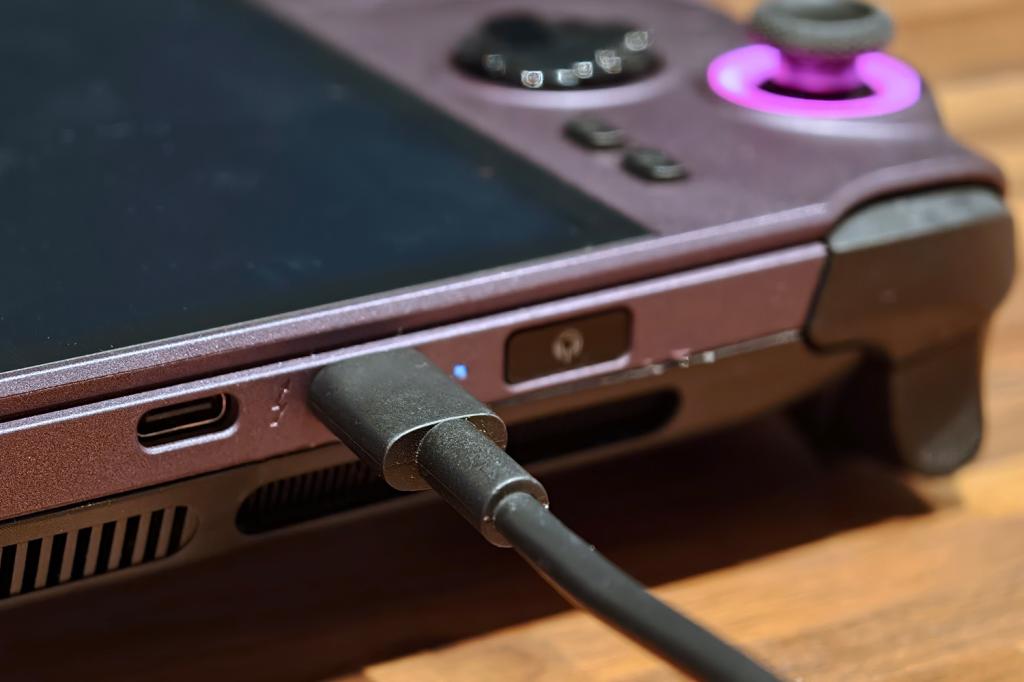 MSI Claw 8 EX AI+ review charging