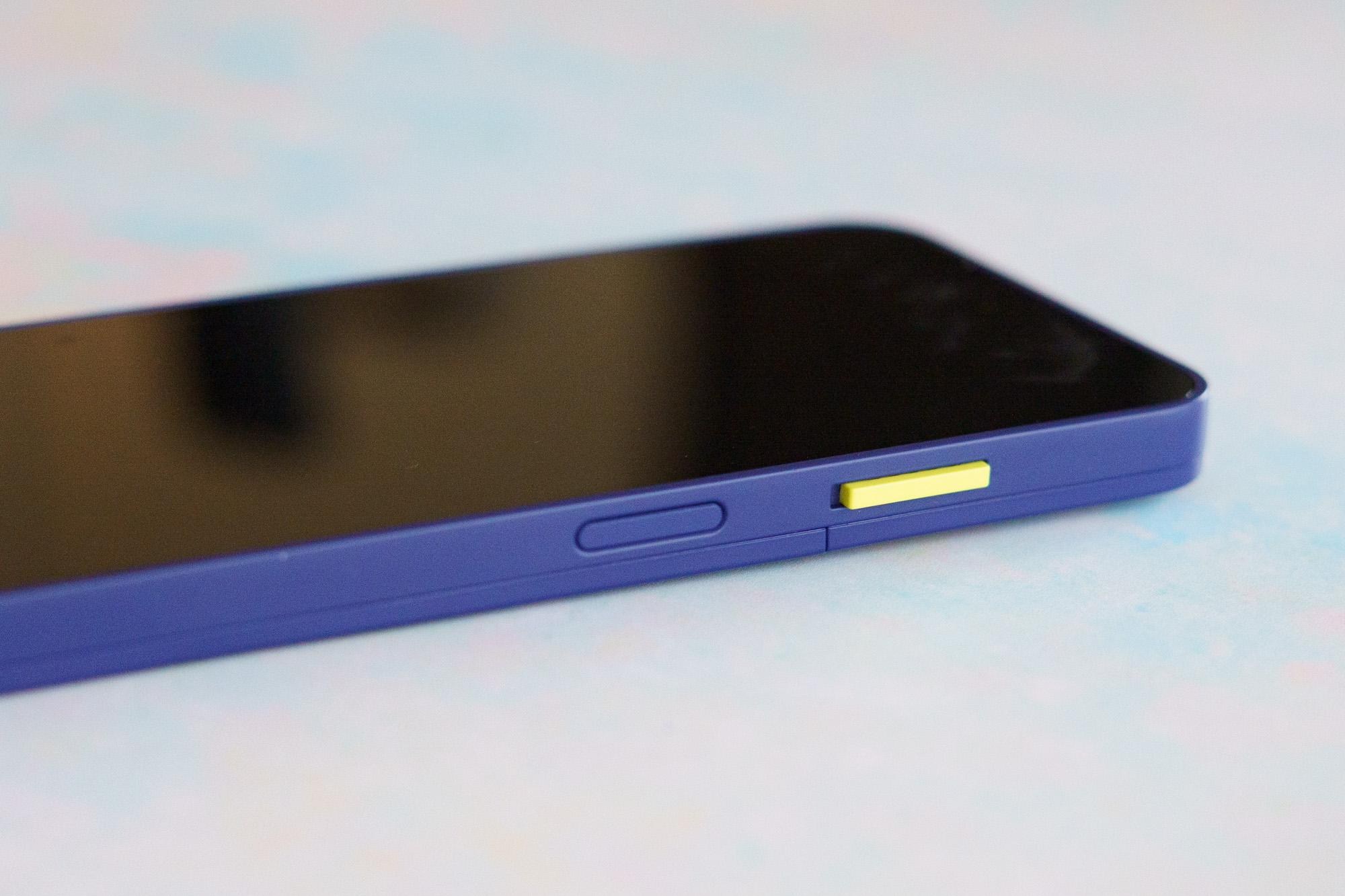 Fairphone 6 Plus showing bright green moments slider