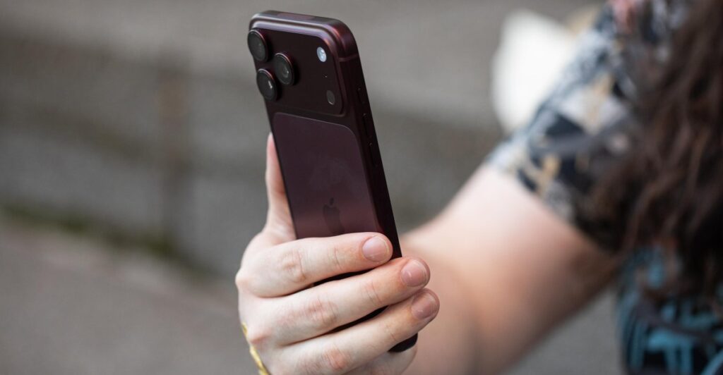 Apple’s software solution lets iPhone batteries skirt shipping limits