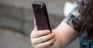 Apple’s software solution lets iPhone batteries skirt shipping limits