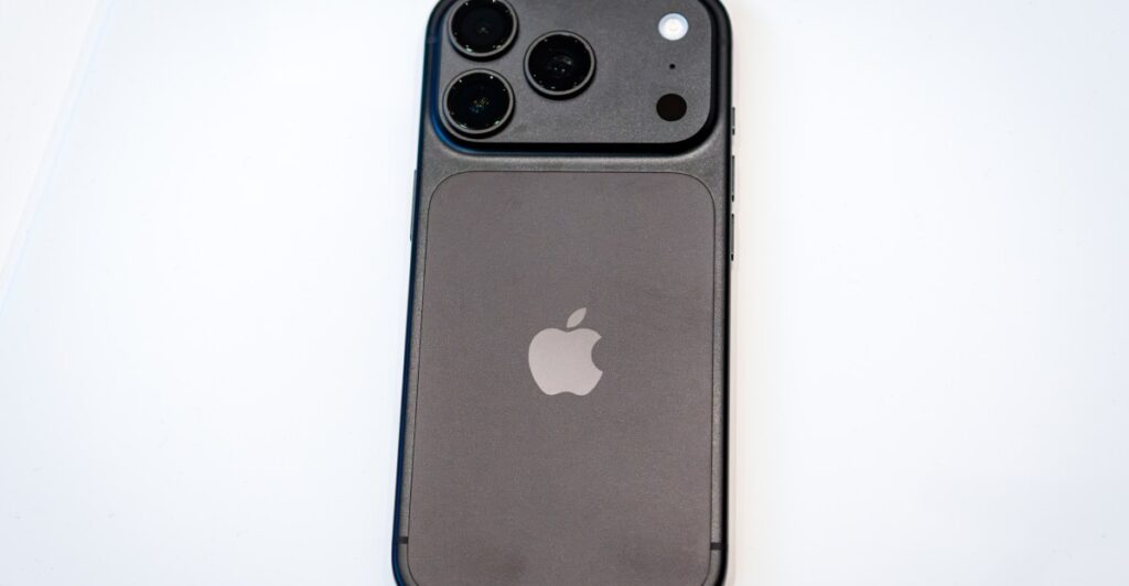 The black iPhone Pro returns