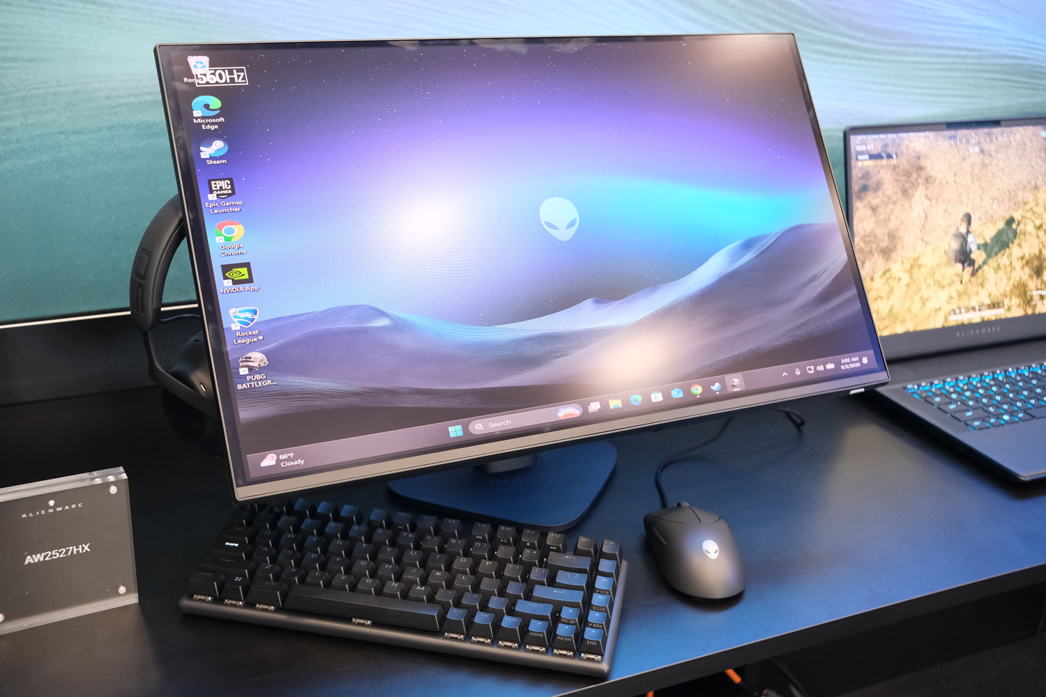 Alienware AW2527HX hands on extreme angle