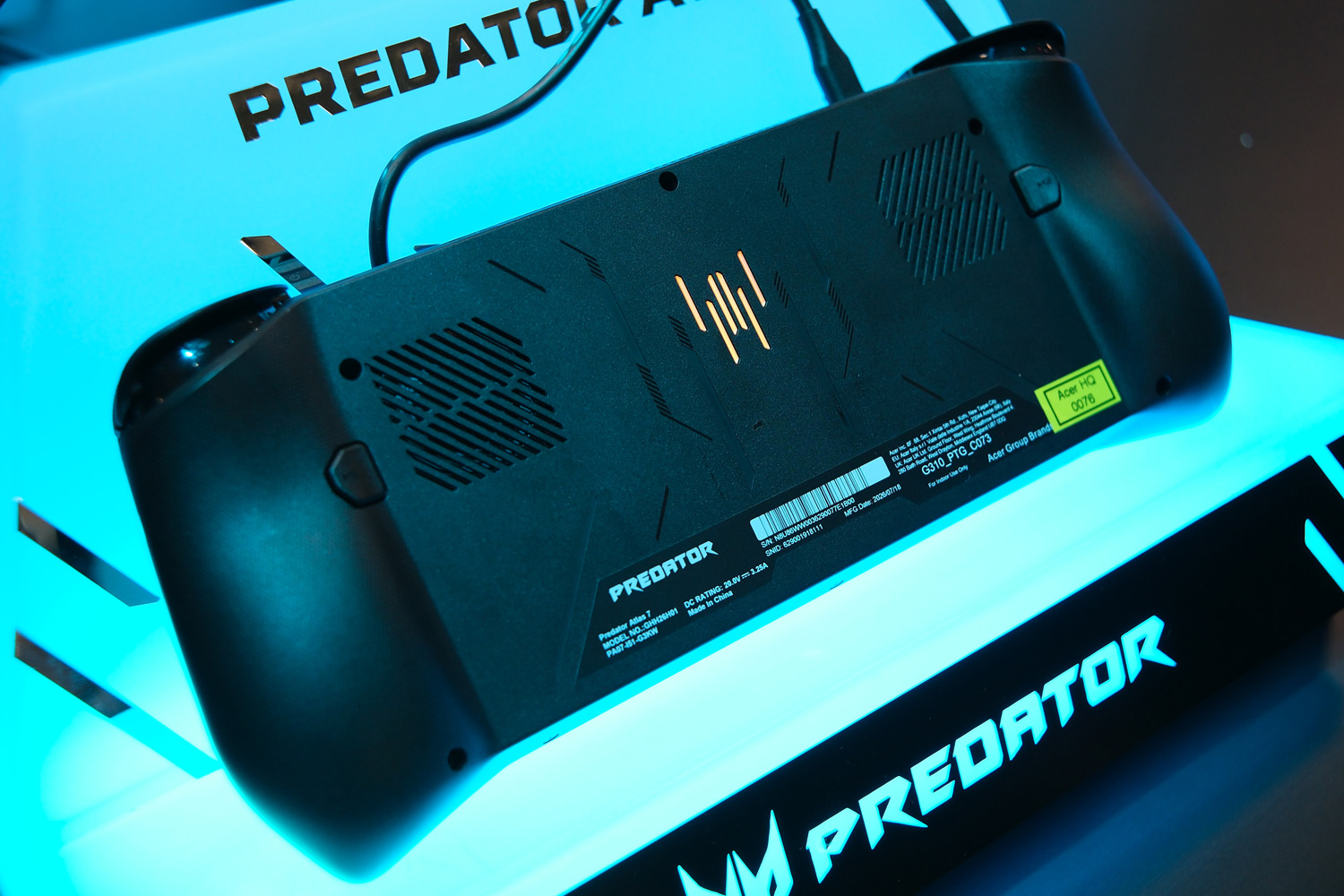 Asus Predator Atlas 7 rear