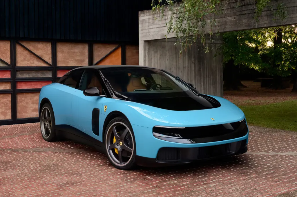 Ferrari Luce on drive