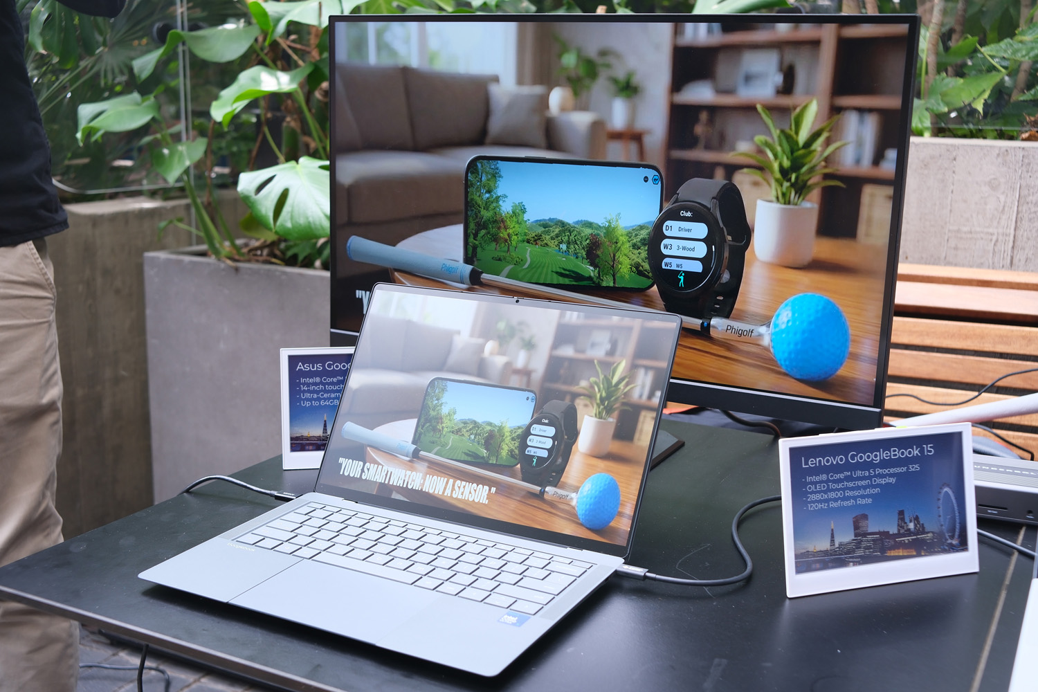 Lenovo Googlebook Thunderbolt monitor