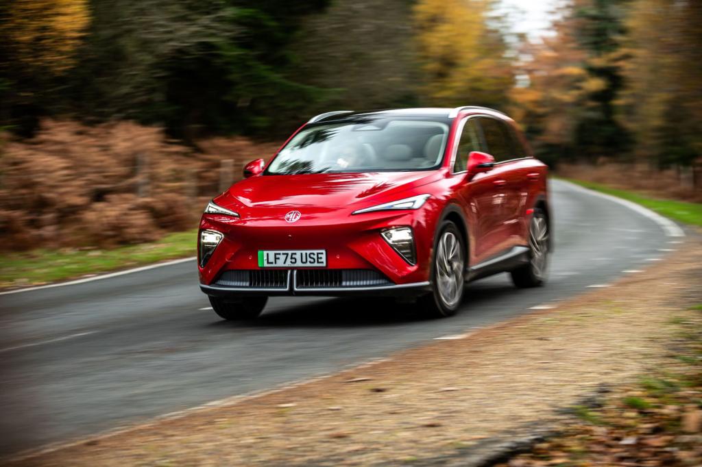 MGS6 EV drive cornering front