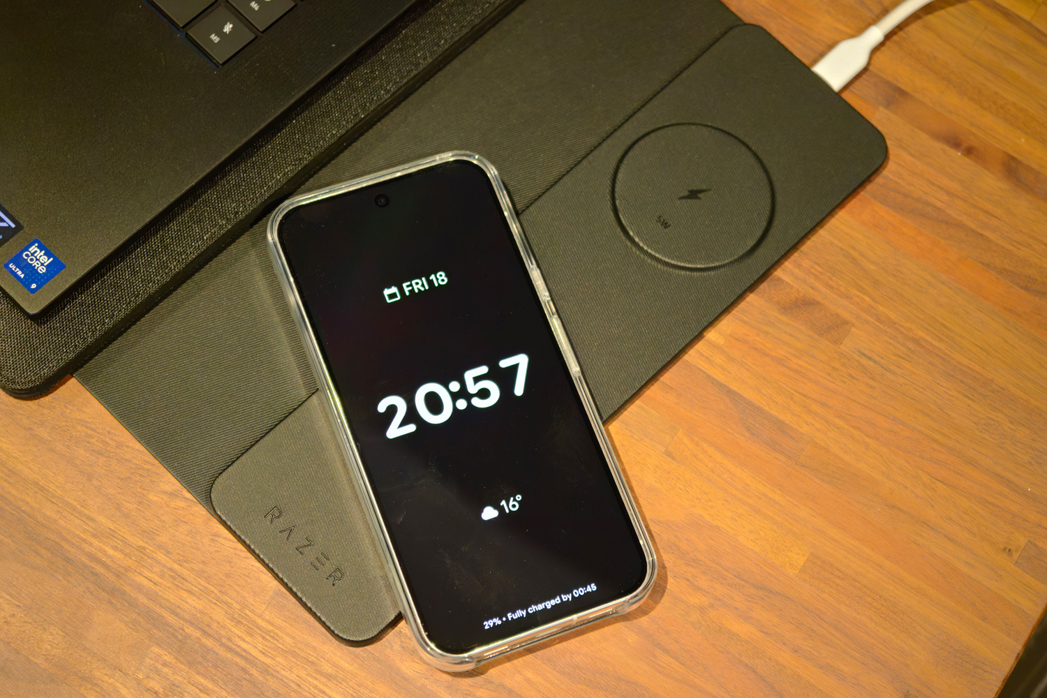Razer Laptop Sleeve Wireless Charging review phone on pad