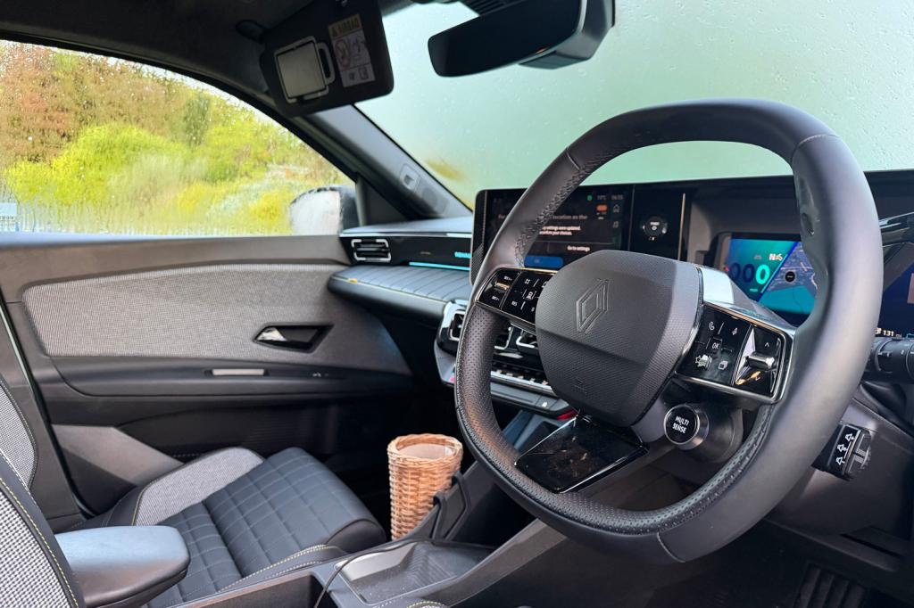 Renault 4 long-term report interior