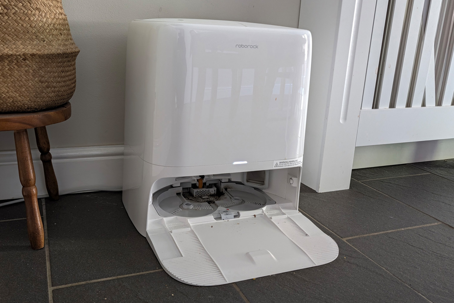 Roborock Saros 20 Neo review dock